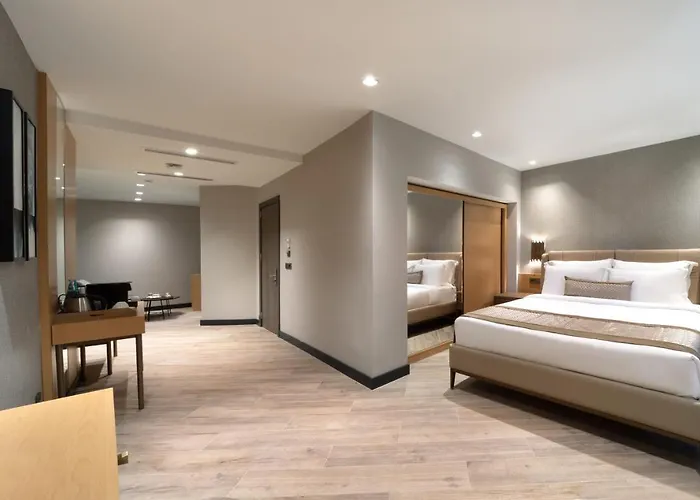 Motto By Mula Hotel 4*