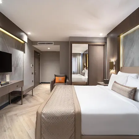 Motto By Mula Hotel 4*