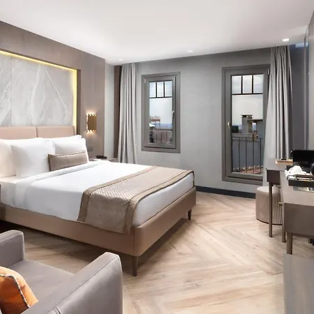 Motto By Mula Hotel 4*