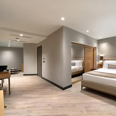 Motto By Mula Hotel 4*